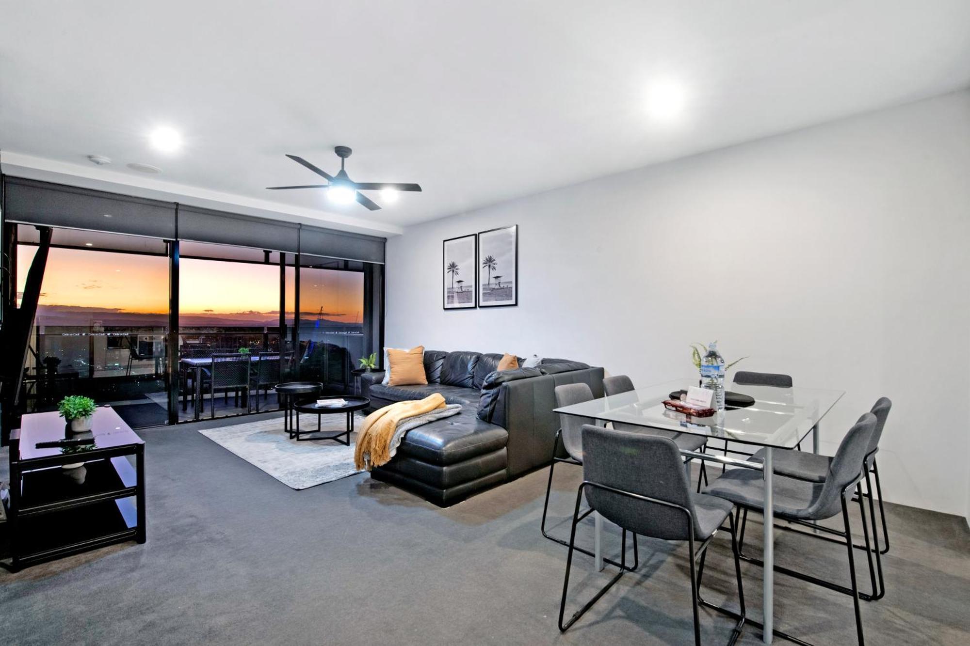 Circle On Cavill - Self Contained & Privately Managed Apartments - Wow Stay Gold Coast Ngoại thất bức ảnh
